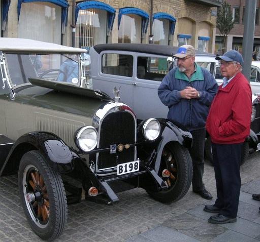 015.jpg - Leif Almgren berättar om bilen