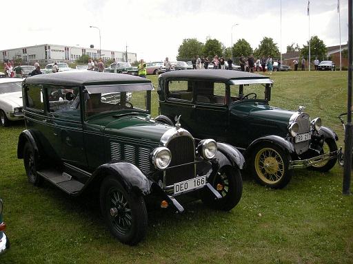 07.jpg - Falcon Knight 1928 och en Tudor 1928 samsas på veteranbilsparkeringen