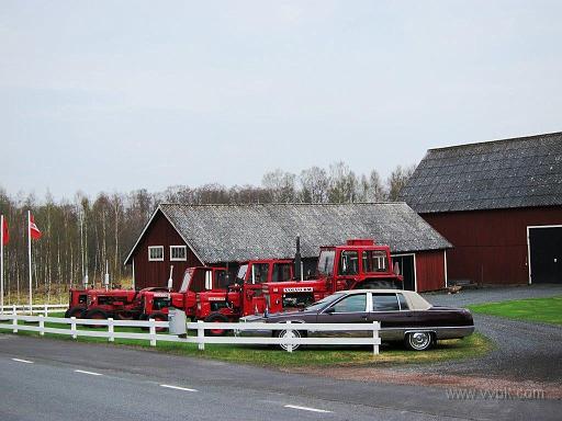 025.jpg - Traktorvisning utmed vägen i Barnarp